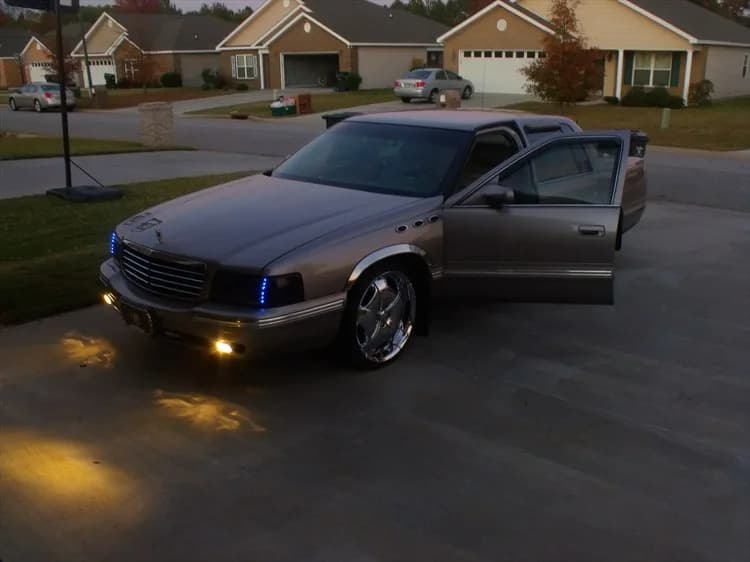 1997 Cadillac Deville garage profile 1997 Cadillac Deville owned by nizbro — similar build on CarCultureHQ