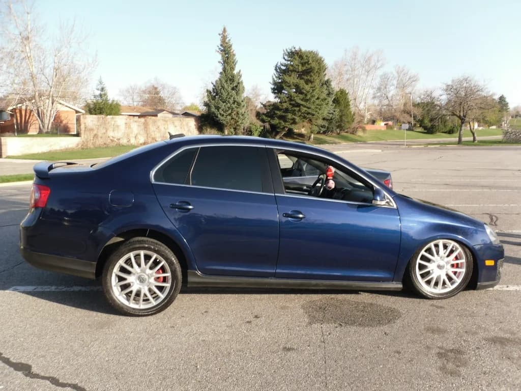 2006 Volkswagen Jetta garage profile 2006 Volkswagen Jetta owned by xxVDuBCHiKxx — similar build on CarCultureHQ